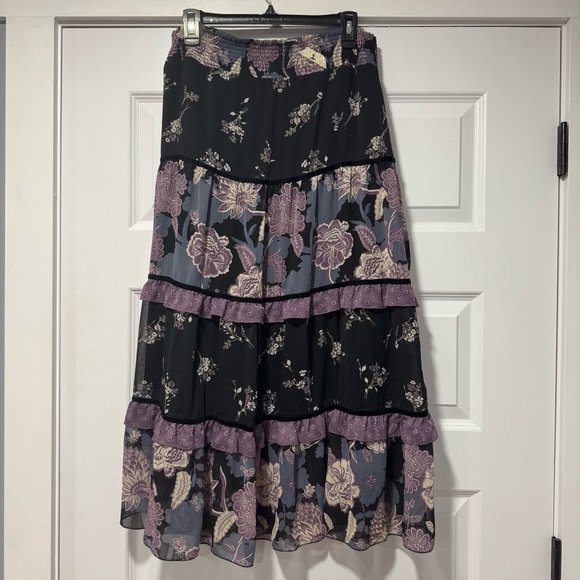 Black and Lavender Floral Maxi Skirt - Picture 3 of 11